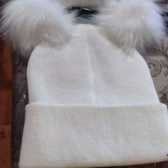 Cream colored woman's hat - Picture 6 of 8